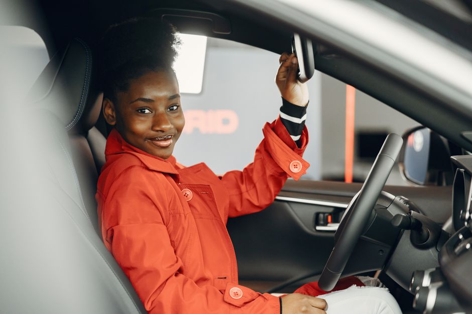 Auto detailer smiling while providing hand car wash services